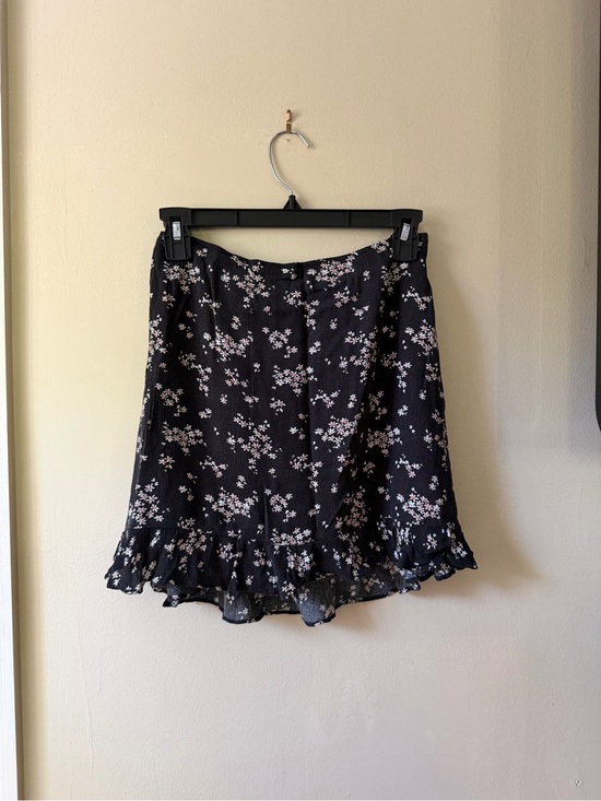 Abercrombie & Fitch Dresses & Skirts - Abercrombie & Fitch Black Floral Ruffle A-Line Skirt size SMALL